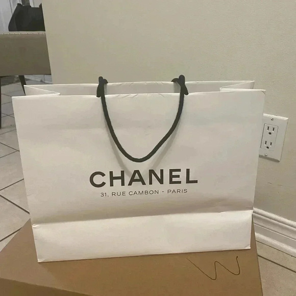 CHANEL paper  Bag - Picture 3 of 5